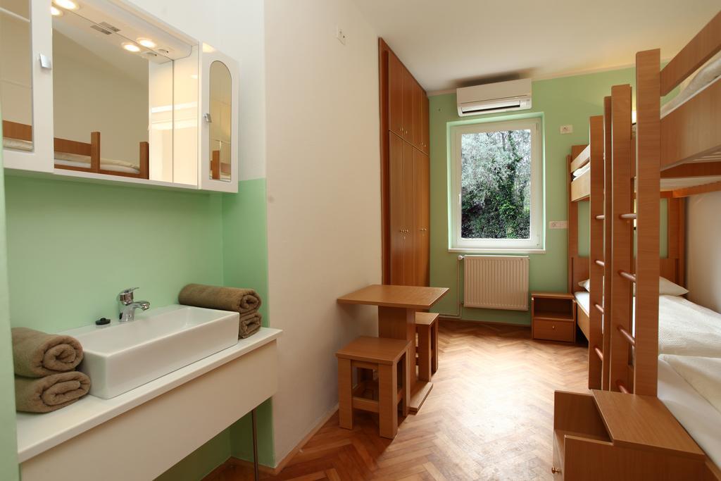 Hostel Soline Portoroz Bagian luar foto